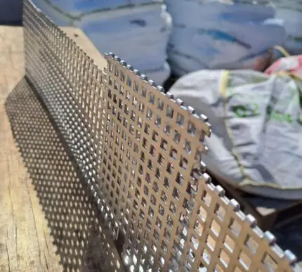 Spojovací prvok pre drenážnu lištu LS-P